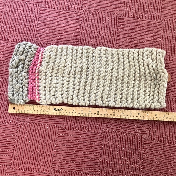 Beautiful chunky Knit Scarf with Button Accent - Picture 7 of 10